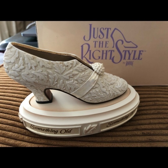 Just the right style by Raine “I DO” Keepsake box - Picture 2 of 2